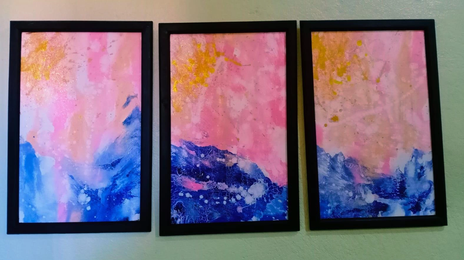 Triptyque Abstrait Rose, Bleu et Or